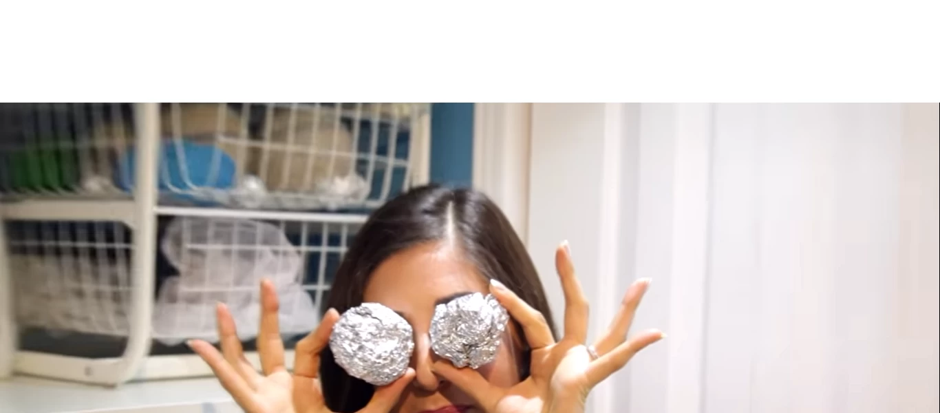 Δείτε για ποιο λόγο πρέπει να βάζουμε μια μπάλα αλουμινόχαρτο στο πλυντήριο (βίντεο)